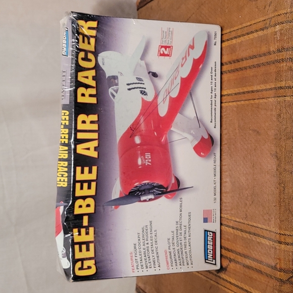 Lindberg Gee-Bee Air Racer Model Plane Kit - Picture 1 of 7